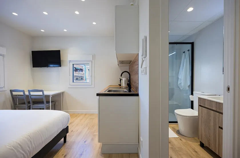 Pablo's Apartments, 5 - Image 1