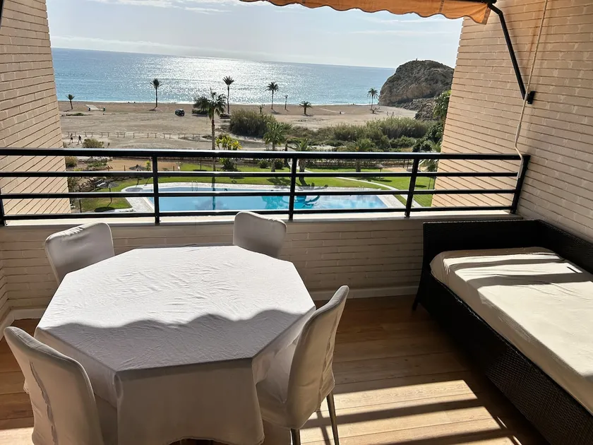 Beachfront apartment - Image 1