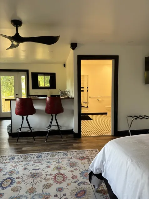 Corey Lake Private Suite - Image 1