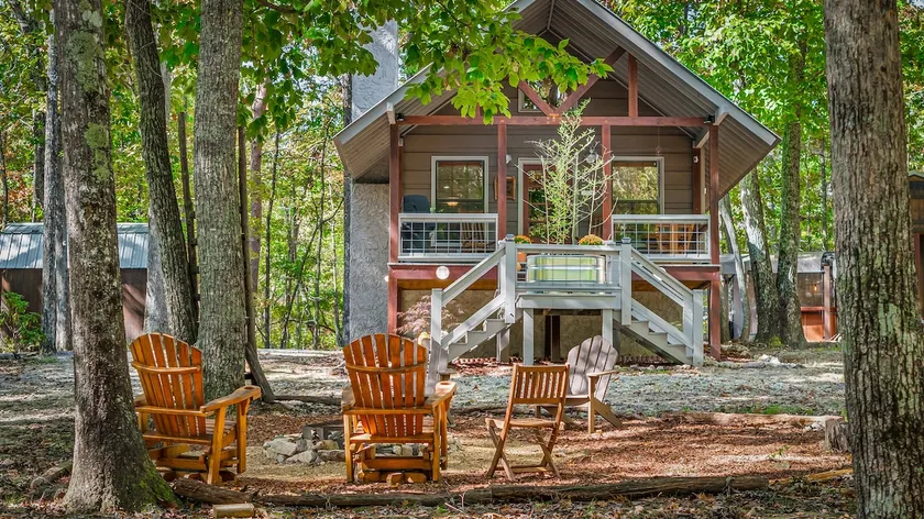 Bearfoot Bungalow-HotTub-King BD-FirePit-Fireplace - Image 1