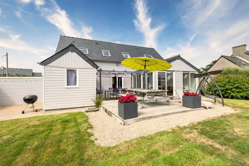 a chalet by the sea - Image 1