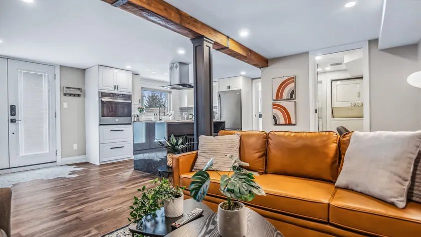 2Beds/1Bath Apt: Mins toTrain,Trails, DT & Golfing - Image 1