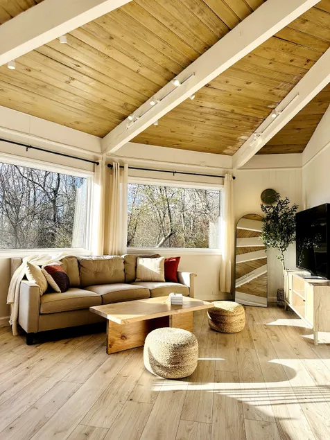 Round House with Mountain View and Hot Tub - Image 1