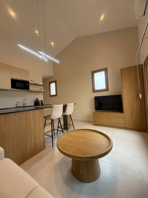 Modern and air-conditioned apartment - Image 1