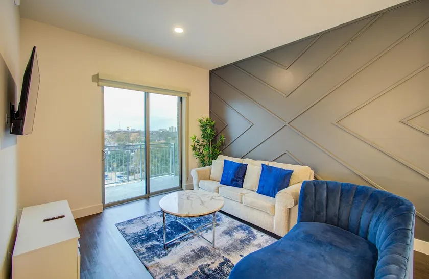 The Luxury Midtown Penthouse - Image 1