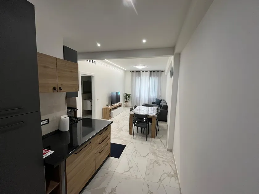 Modern and bright apartment - Image 1