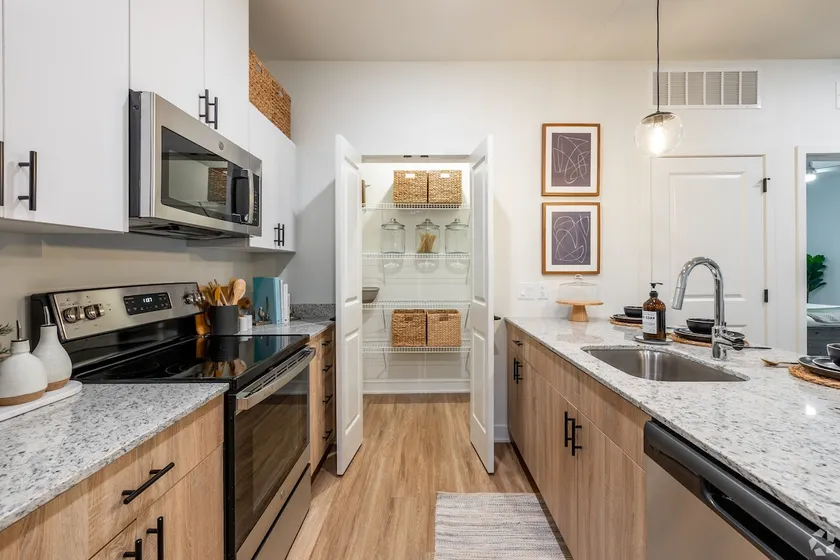 Cozy 2-bedroom apartment in Kansas City North - Image 1