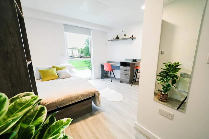 Studio Apartment 1044 - Image 1