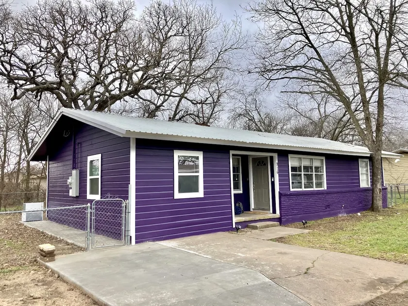 The Purple House • 3BR Near Tarleton & Downtown - Image 1