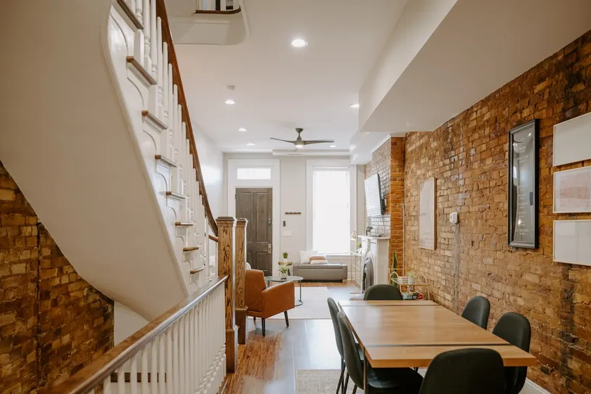 Stunning 4BR Townhome Rooftop City Views - Image 1