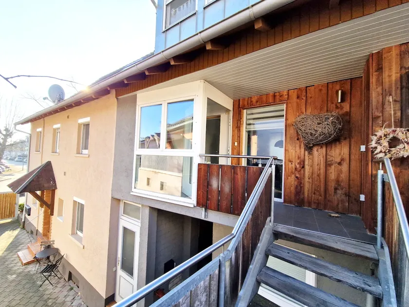 Dream home with sun balcony - Image 1