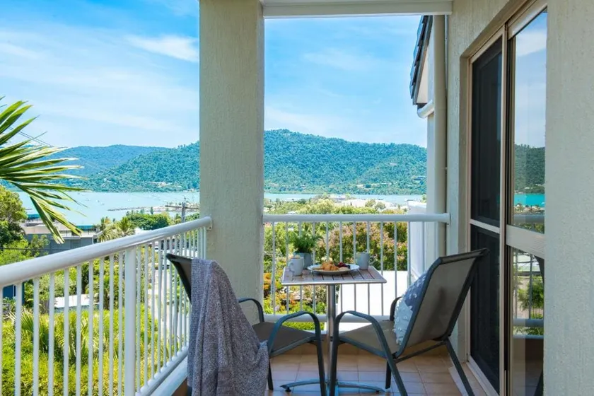Beach House on Begley- Airlie Beach Central - Image 1