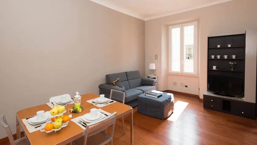 Central Station, two-room apartment with garage Colorful - Image 1