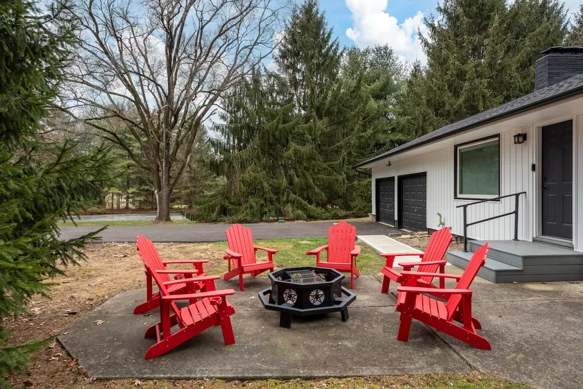Pool Table • Fire Pit • Bar • King • Sleeps 22 - Image 1