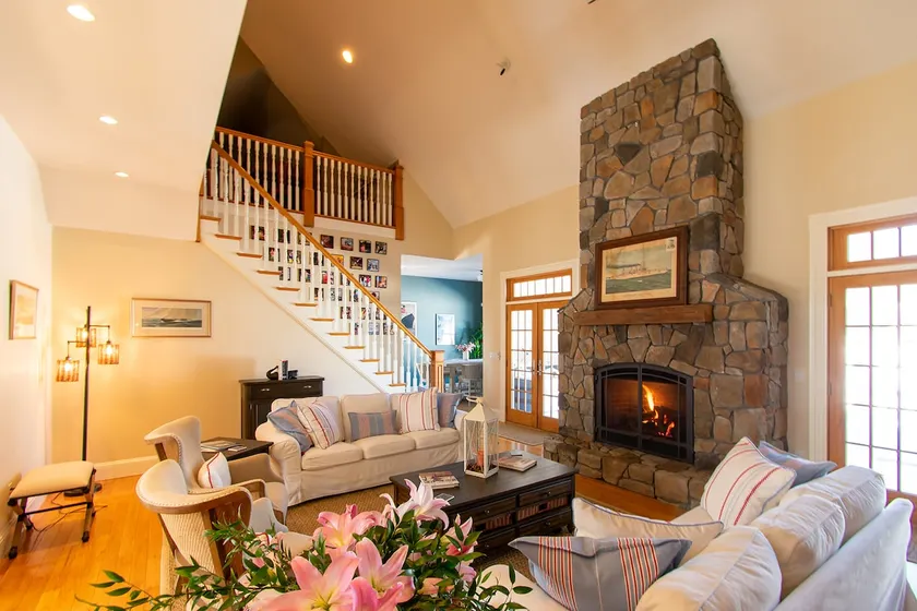 GORGEOUS HOME w/FANTASTIC VIEWS-10 MINS TO CAMDEN! - Image 1
