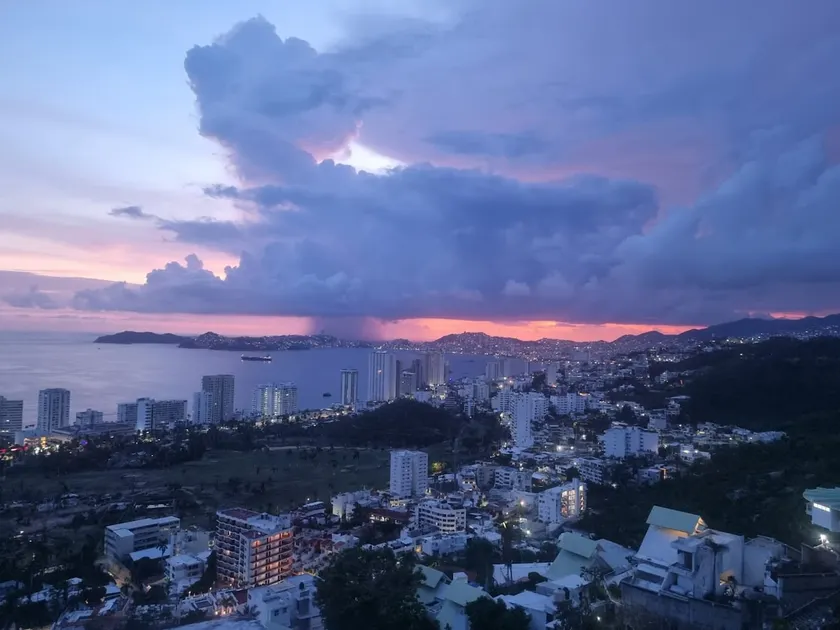 Sea View, Zona Dorada, Acapulco - Image 1