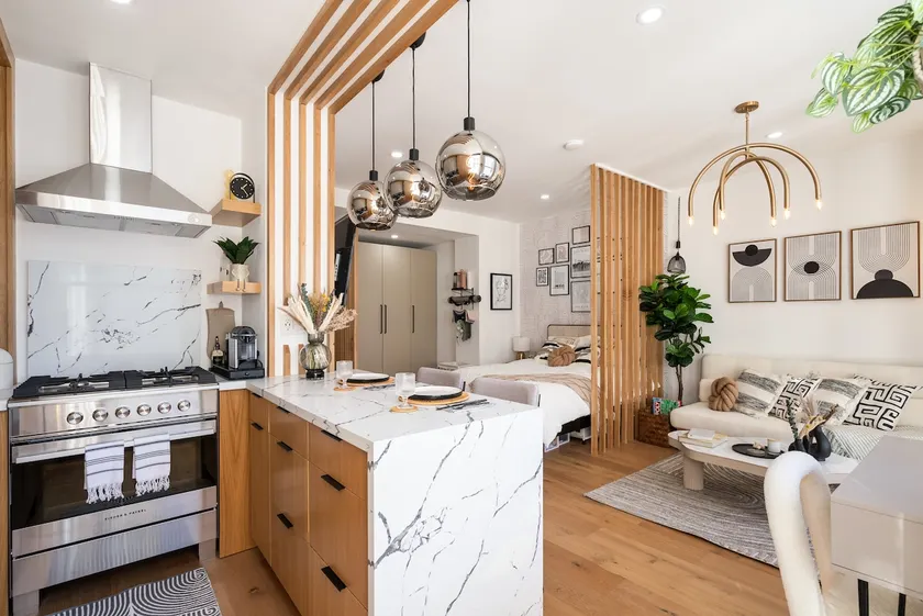 Modern Ocean Apartment By Beach - Image 1