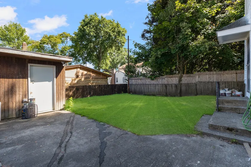 10 mins from AMP Arena, Federal Hill, & Mall | PVD - Image 1