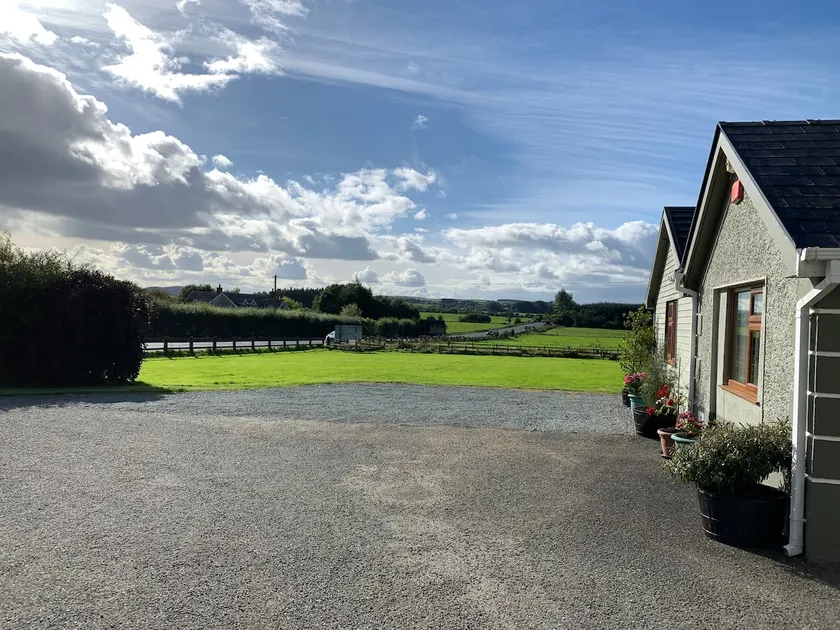 Spacious & Comfy 2 King bed Apartment Wexford Co - Image 1