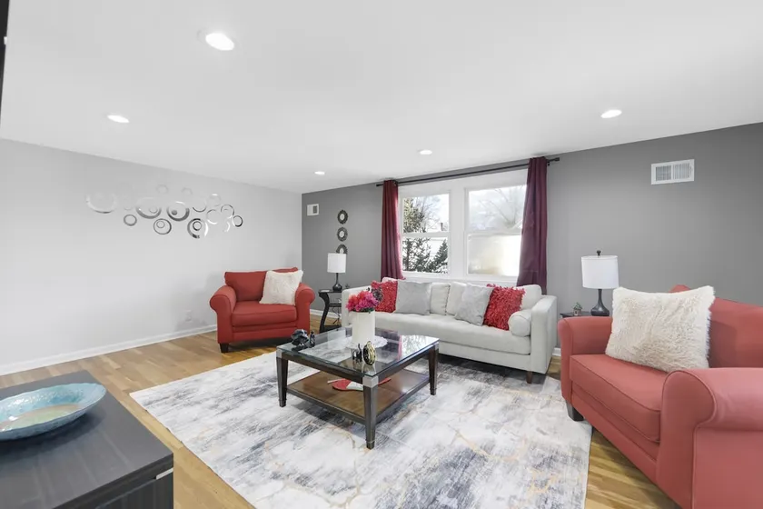 Stylish & Cozy | Parking | AD Mall & NYC Near - Image 1