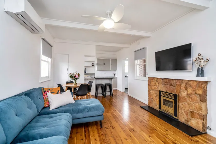 Cottage on Victoria - Image 1