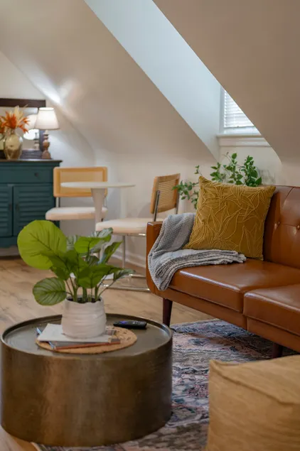 Charming Retreat: *Central* | Cozy 1-Bedroom! - Image 1