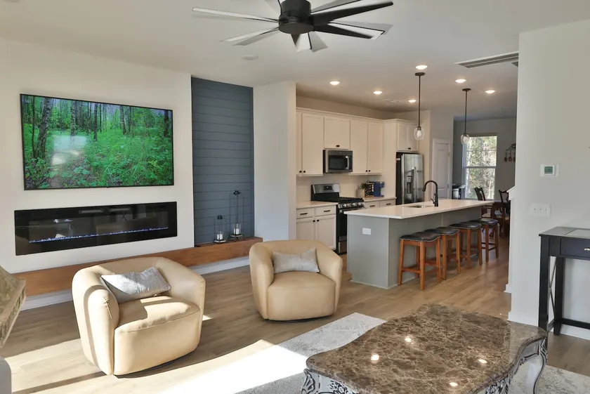 Exquisite New End Unit Private Backyard Townhome - Image 1