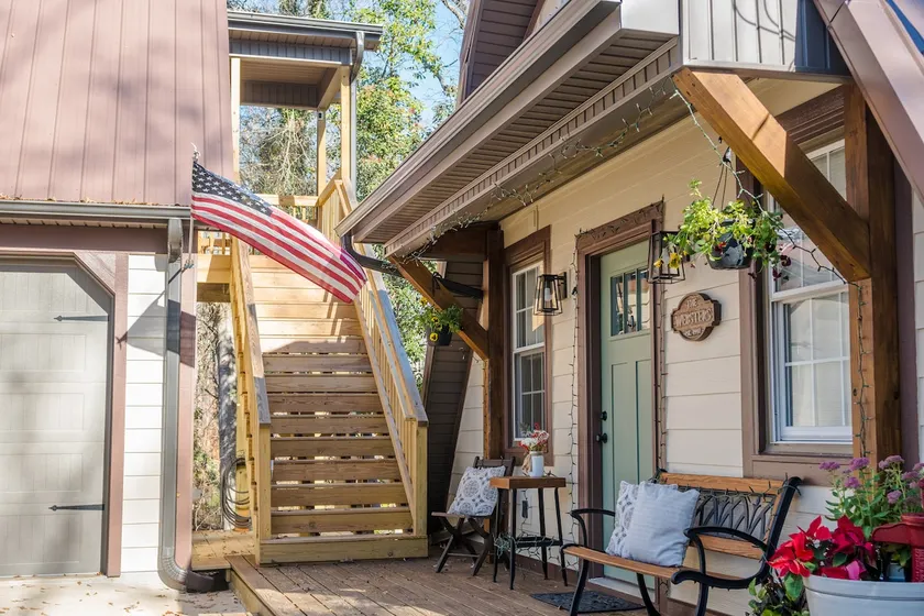 Hartwell Hideway - Image 1