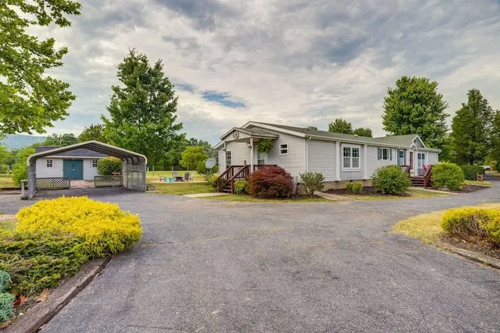 Charming Home, Fire Pit and Pet Friendly! - Image 1