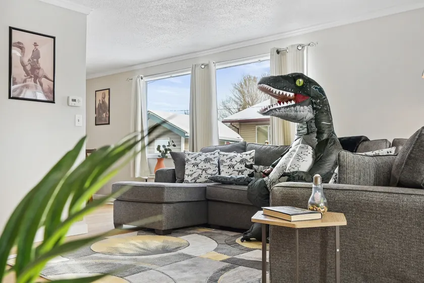 Full House in Drumheller - Badlands Bungalow - Image 1