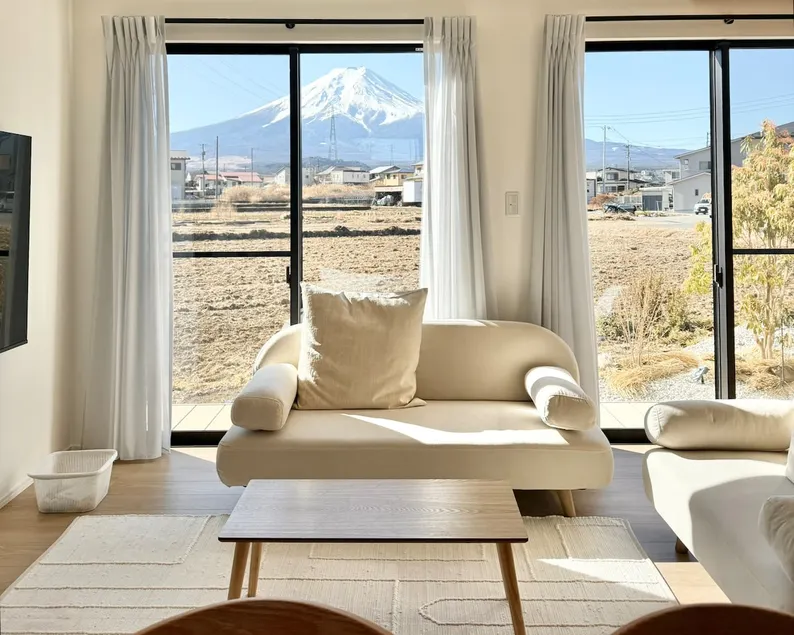 A private rental where you can enjoy Mt. Fuji from the large windows and stay like you live!A great night of sleep in Simmonsbet. - Image 1