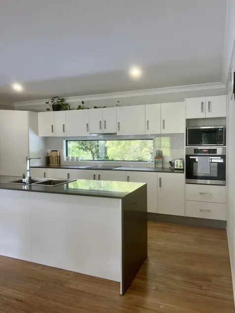 Modern self-contained apartment - Image 1