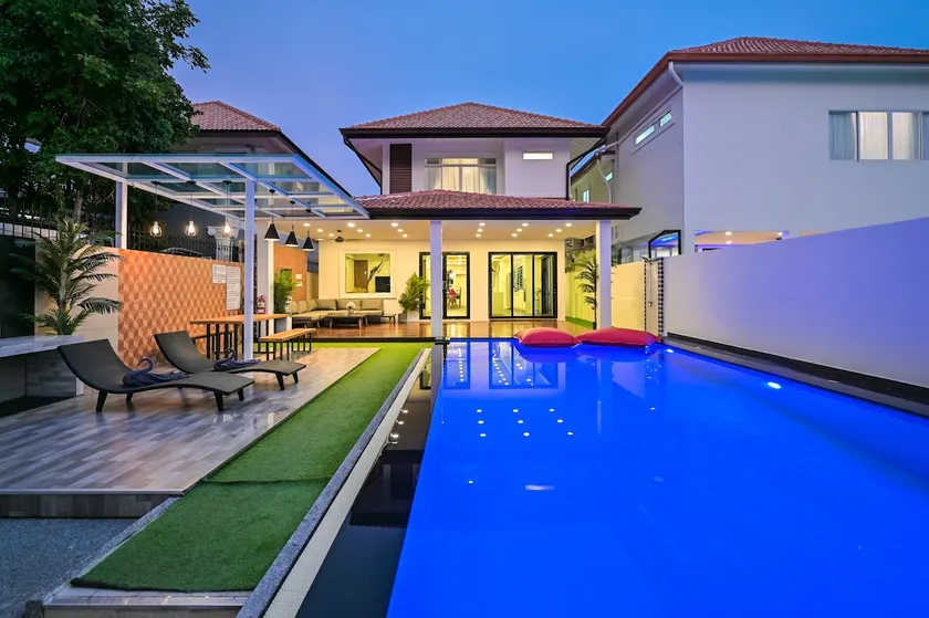 5BD Luxury Pool Villa Pattaya - Exquisite Pool Villa C - Image 1
