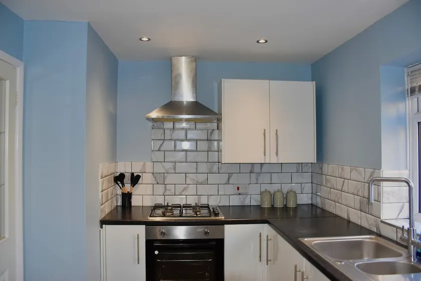 2 Bedroom semi-detached house Luton - Image 1