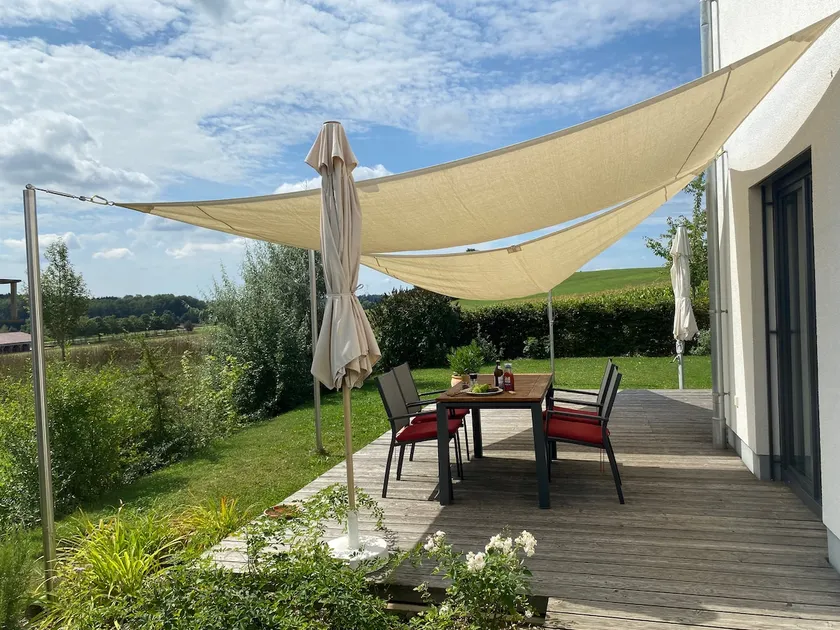 Detached house in an idyllic south-facing location - Image 1