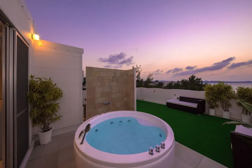 7 bedrooms sea view villa 5000sf 真栄田砂浜 - Image 1