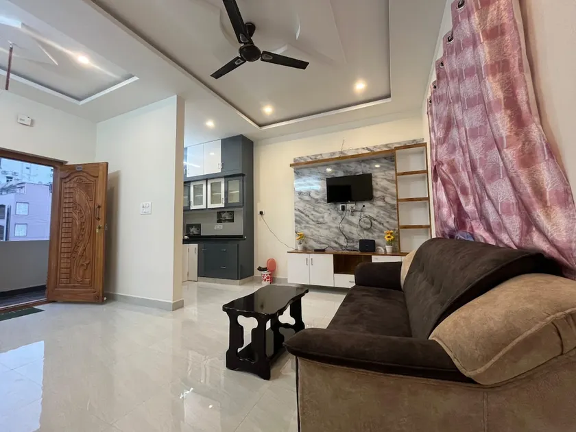 Padmavathi Homestay -2BHK 1BHK AC Apartments for group of families - Best location - Flyover to Alipiri gate - Walk to PS4 Veg Restaurant - Modular Kitchen - Super fast Wi-Fi- Near to Tirupati Bus Stand 2 KM-Near to Railway Station 2KM - Image 1