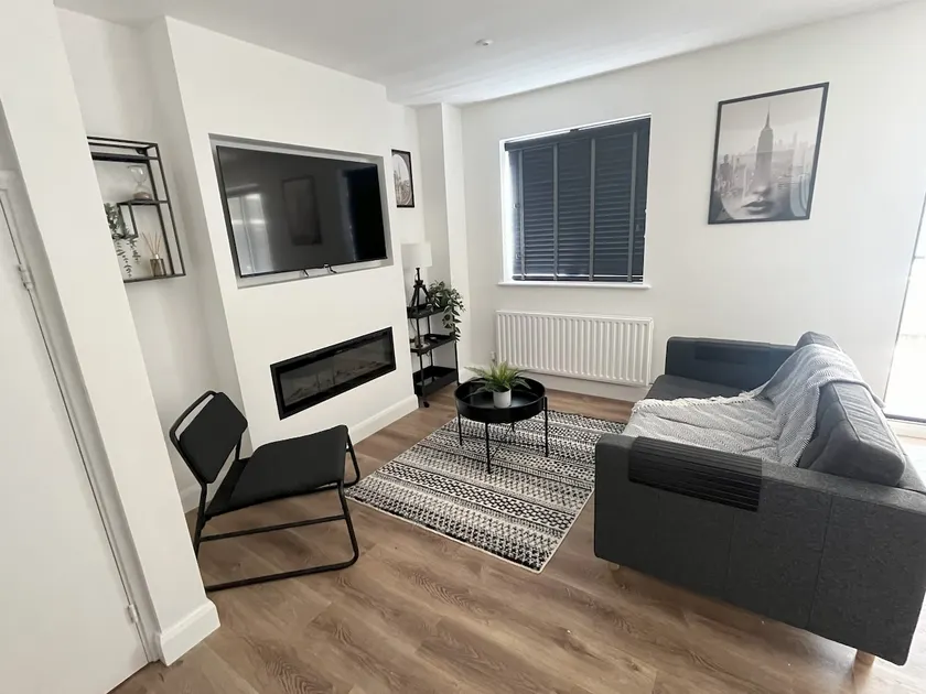 Modern 2 Bedroom House - Image 1