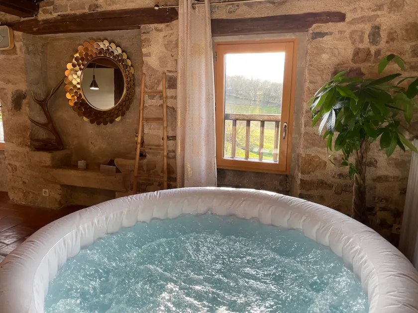 All-inclusive pool and spa, air-conditioned - Image 1