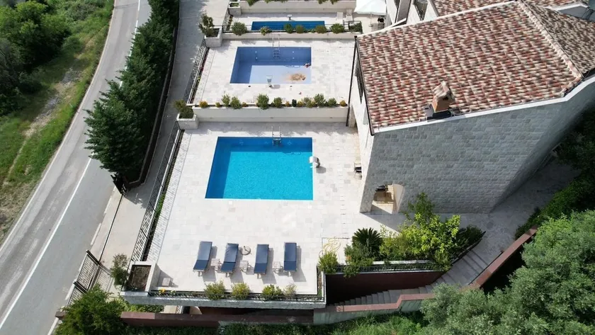 Casa Oliva Villas with Private Heated Pools and Guest Apartments-No Pool Access - Image 1