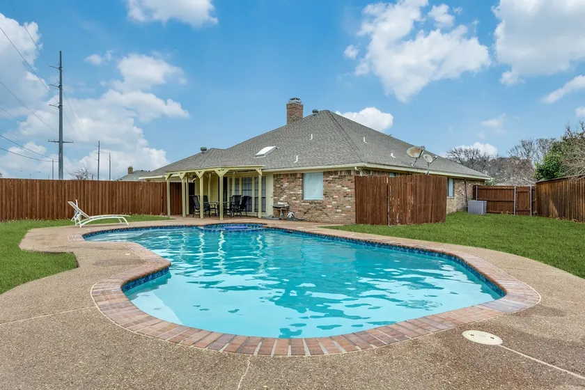Lovely 4 Bedroom with a Pool & Ping-Pong. - Image 1