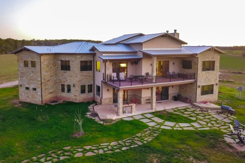Stunning Twin Hills River Ranch - Image 1