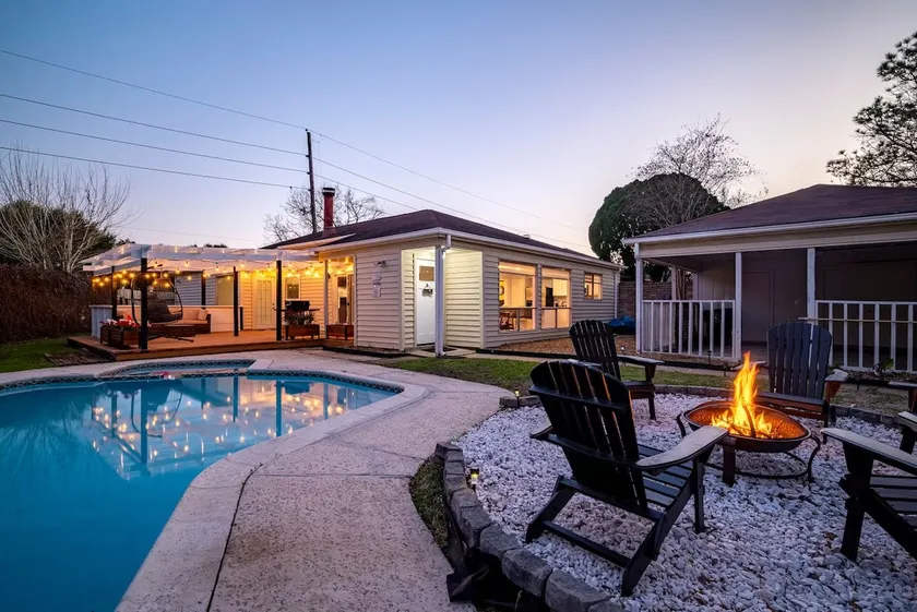 The Corner Peace | Private Pool 3BR Home |5 Beds - Image 1