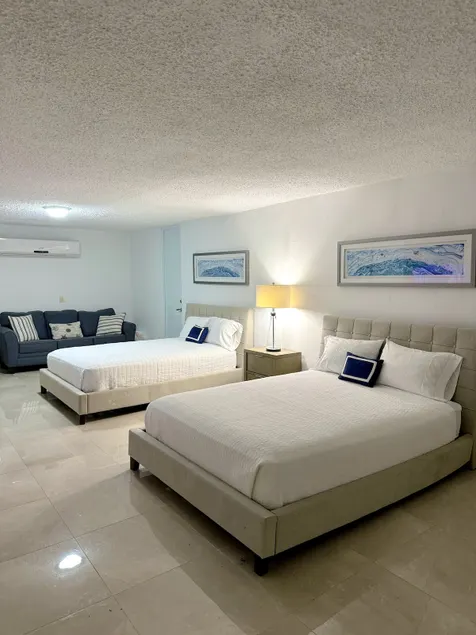 Familiar Luxury Suite 2 Jacuzzi | up to 6 Persons - Image 1