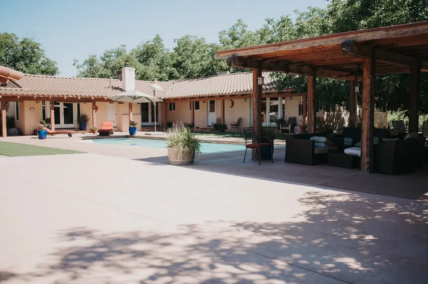 Wine Lovers Retreat with Pool - Image 1