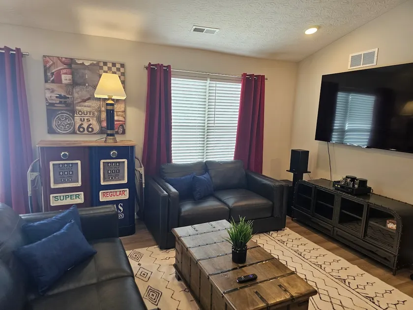 Brand New construction. Pet Friendly. Hottub - Image 1