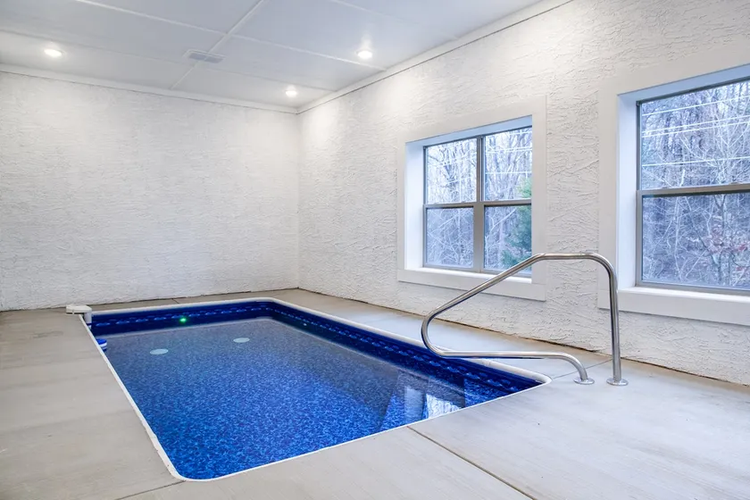 Swimming Bears Lodge 2 with Pool Hot Tub and Theater - Image 1