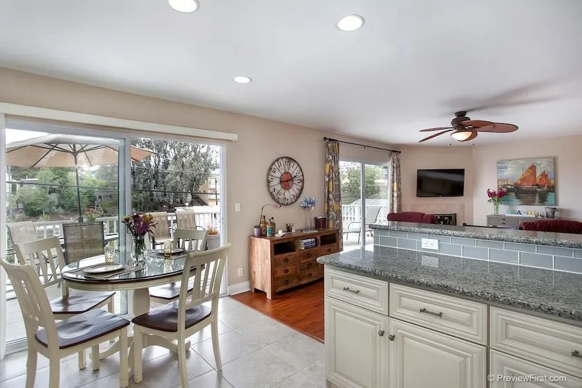 Amazing Lantern District condo! All on one level. - Image 1