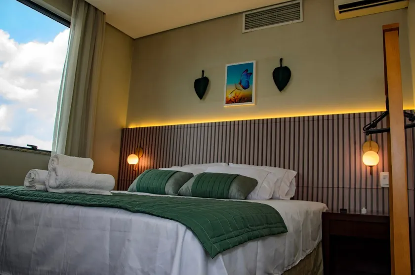 Well-located flat with A/C - Image 1