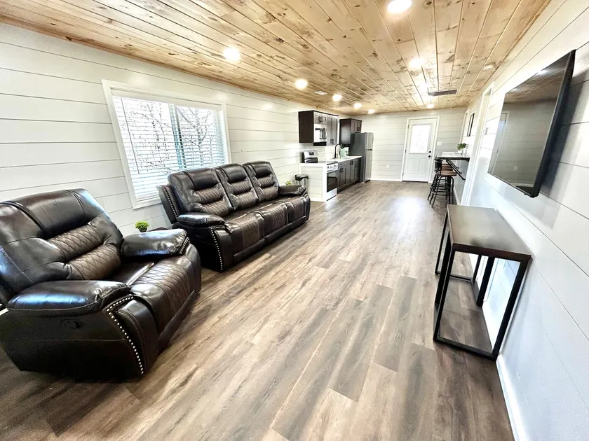 Charming Anchor Retreats Near Current River - Image 1